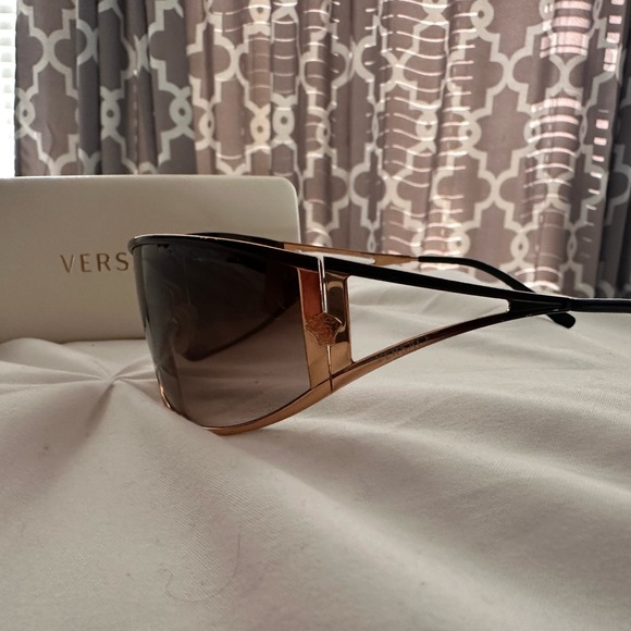 Versace Sunglasses - Picture 5 of 9